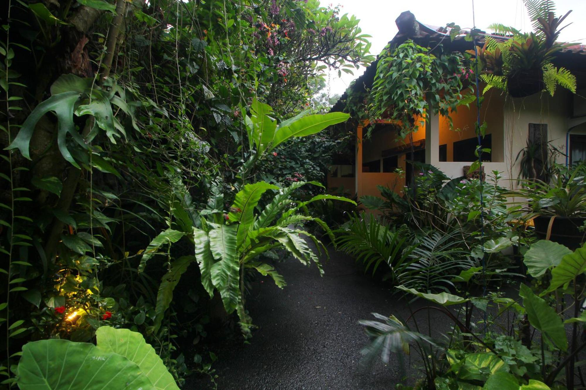 Sari Gong Guest House, A Trishula Collection Ubud Buitenkant foto